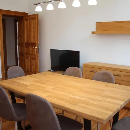 Alt-berliner Schwanenhof * Lychen