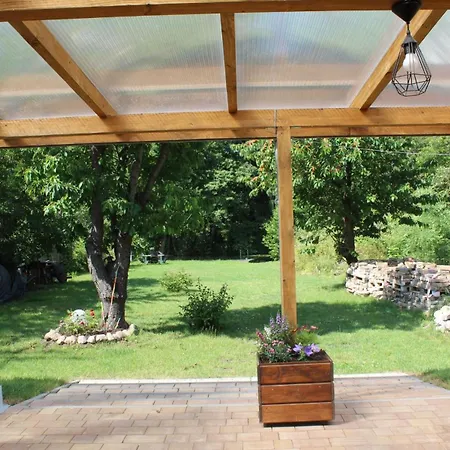 Alt-berliner Schwanenhof * Lychen