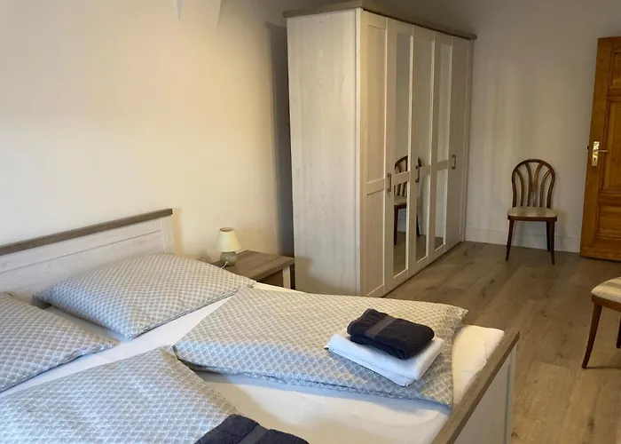 Alt-berliner Schwanenhof * Lychen