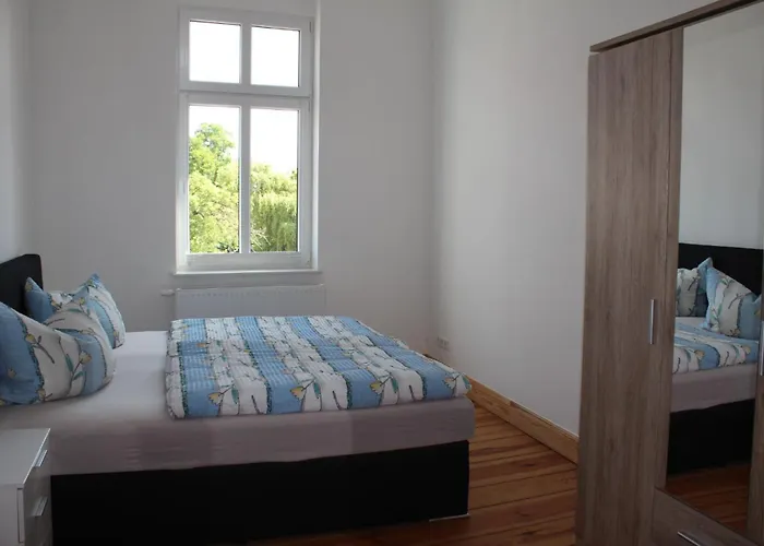 Alt-berliner Schwanenhof * Lychen