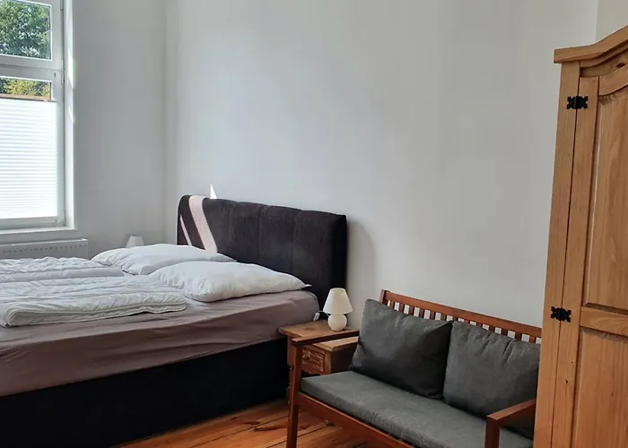 Alt-berliner Schwanenhof * Lychen