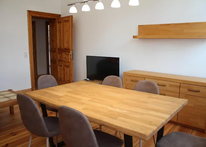 Alt-berliner Schwanenhof * Lychen