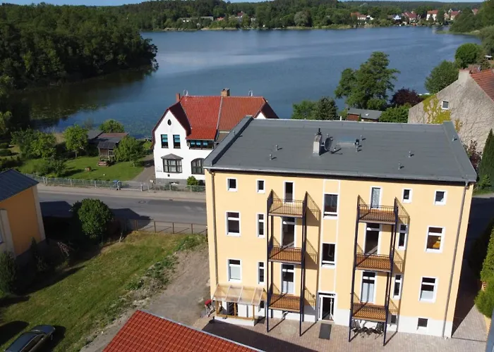 Alt-berliner Schwanenhof * Lychen